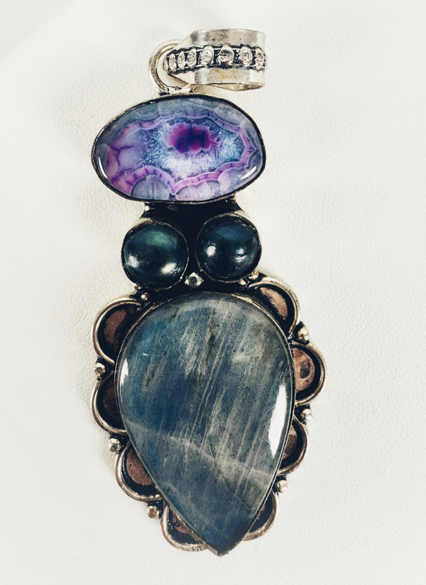 LABRADORITE & BLACK PEARLS DRAGON VEIN AGATE PENDANT