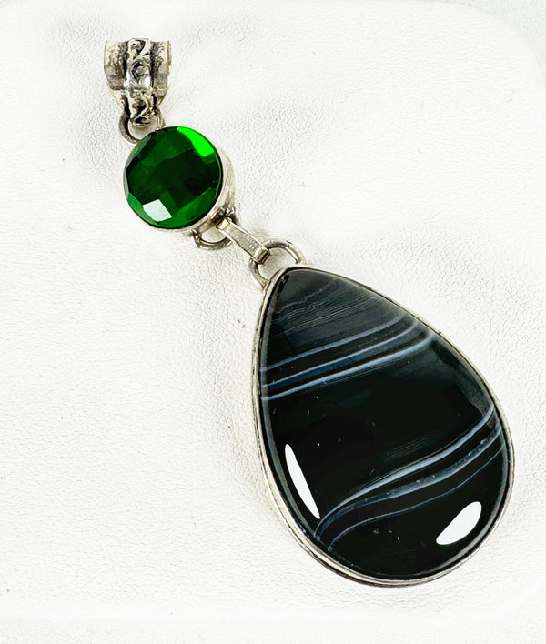 PERIDOT & BLACK BANDED AGATE PENDANT