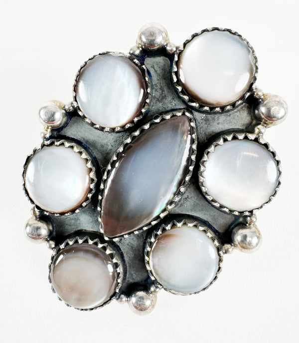 MOTHER OF PEARL CLUSTER RING ADJUSTABLE (MW100)