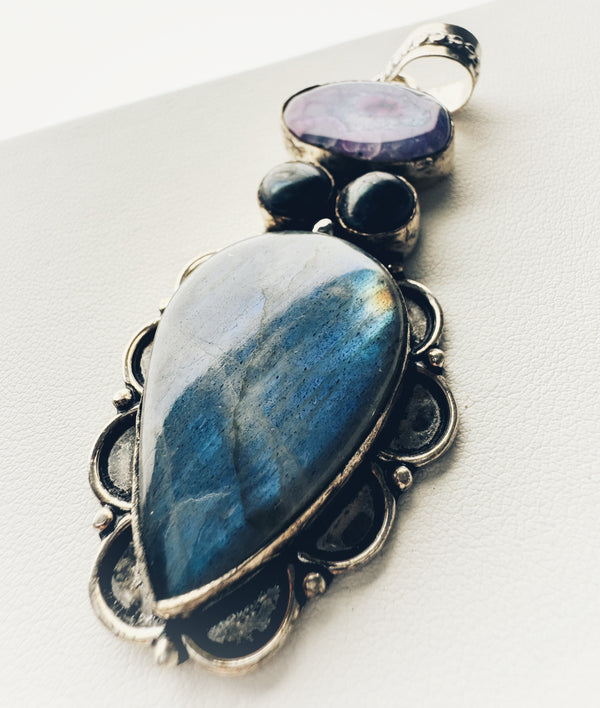 LABRADORITE & BLACK PEARLS DRAGON VEIN AGATE PENDANT