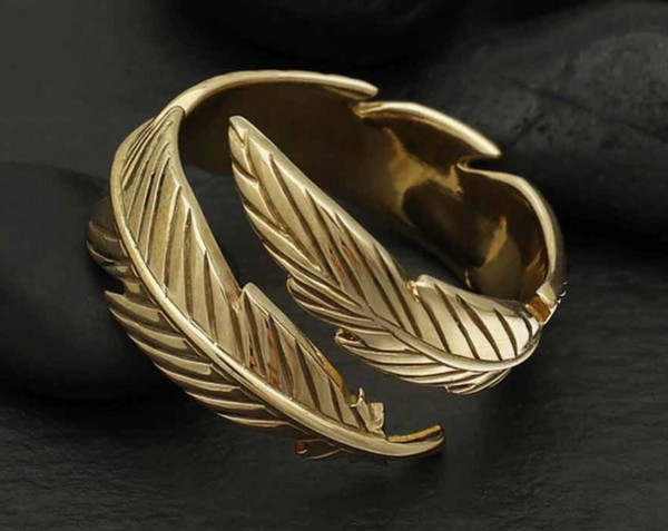 ADJUSTABLE FEATHER RING