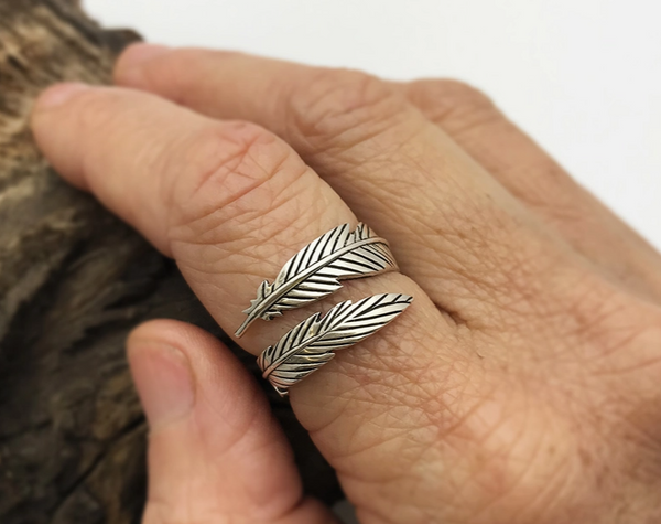 ADJUSTABLE FEATHER RING